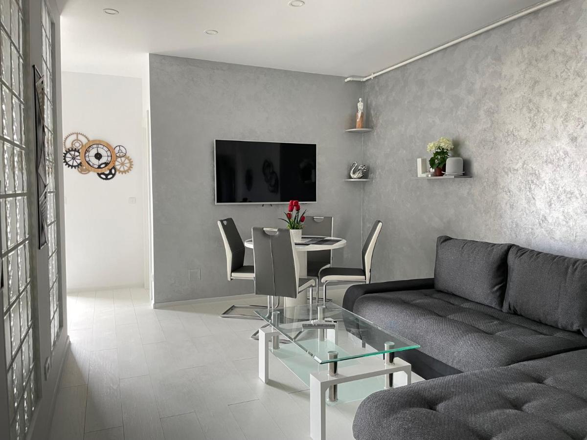 Luxury Westpark 2-Room Apartment Lakeview W5 Bucureşti Exterior foto