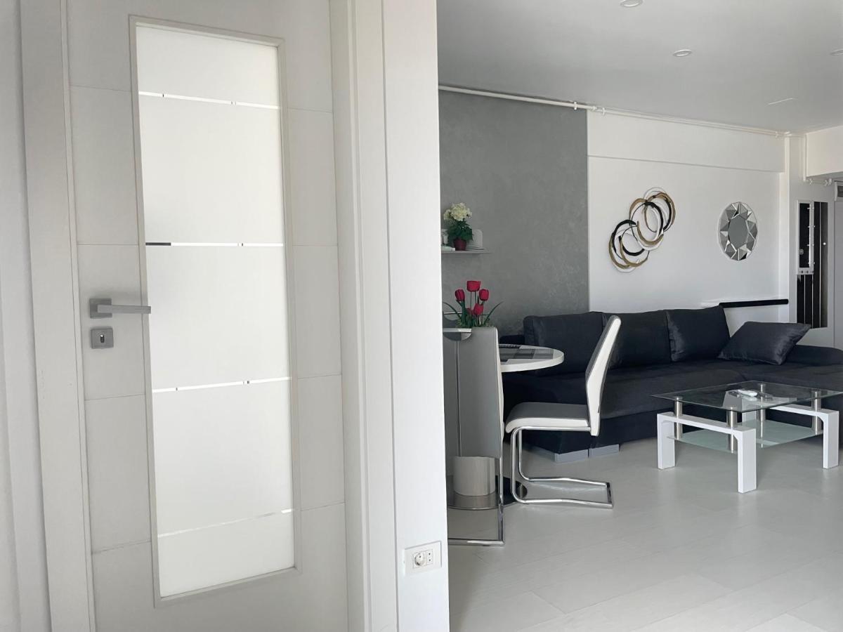 Luxury Westpark 2-Room Apartment Lakeview W5 Bucureşti Exterior foto